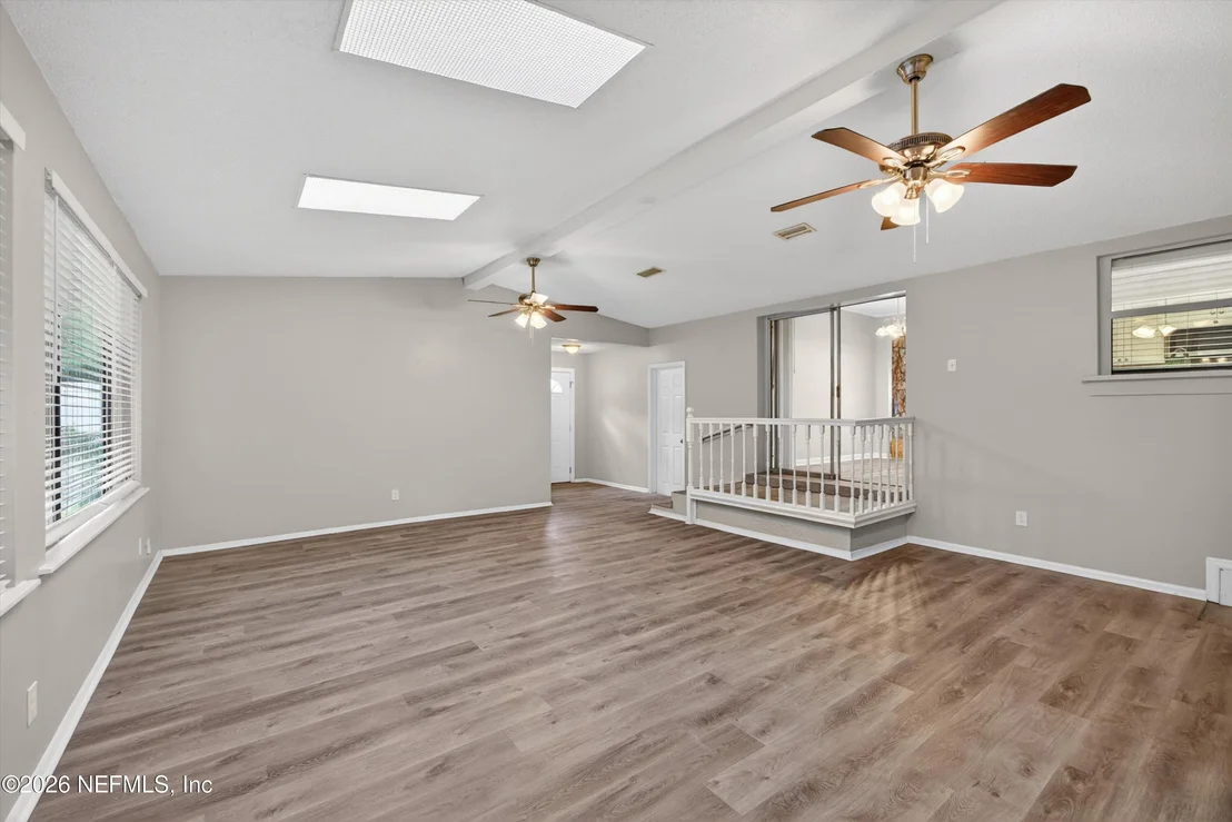 Photo of 7251 MAYAPPLE Road