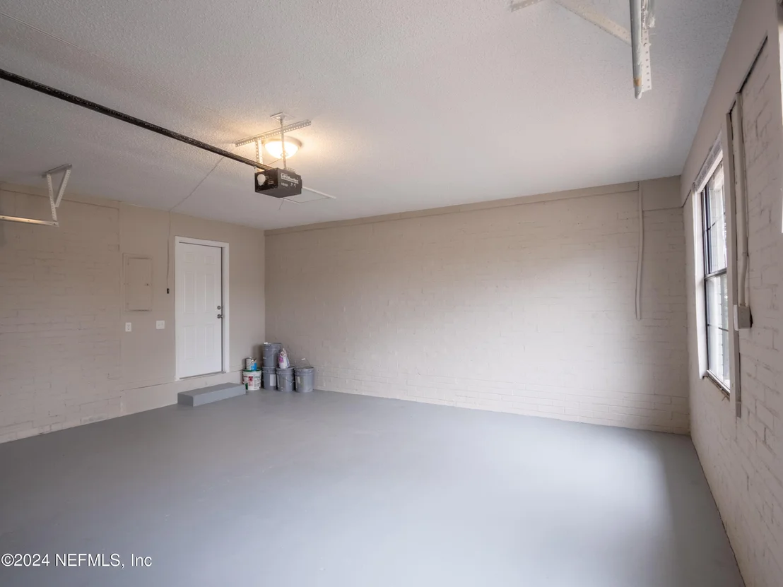 Photo of 8327 POINTER Drive N