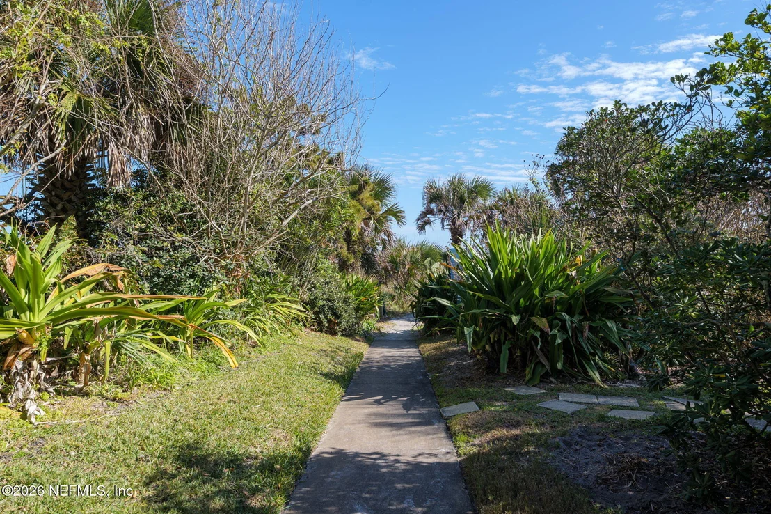 Photo of 211 BEACH Avenue
