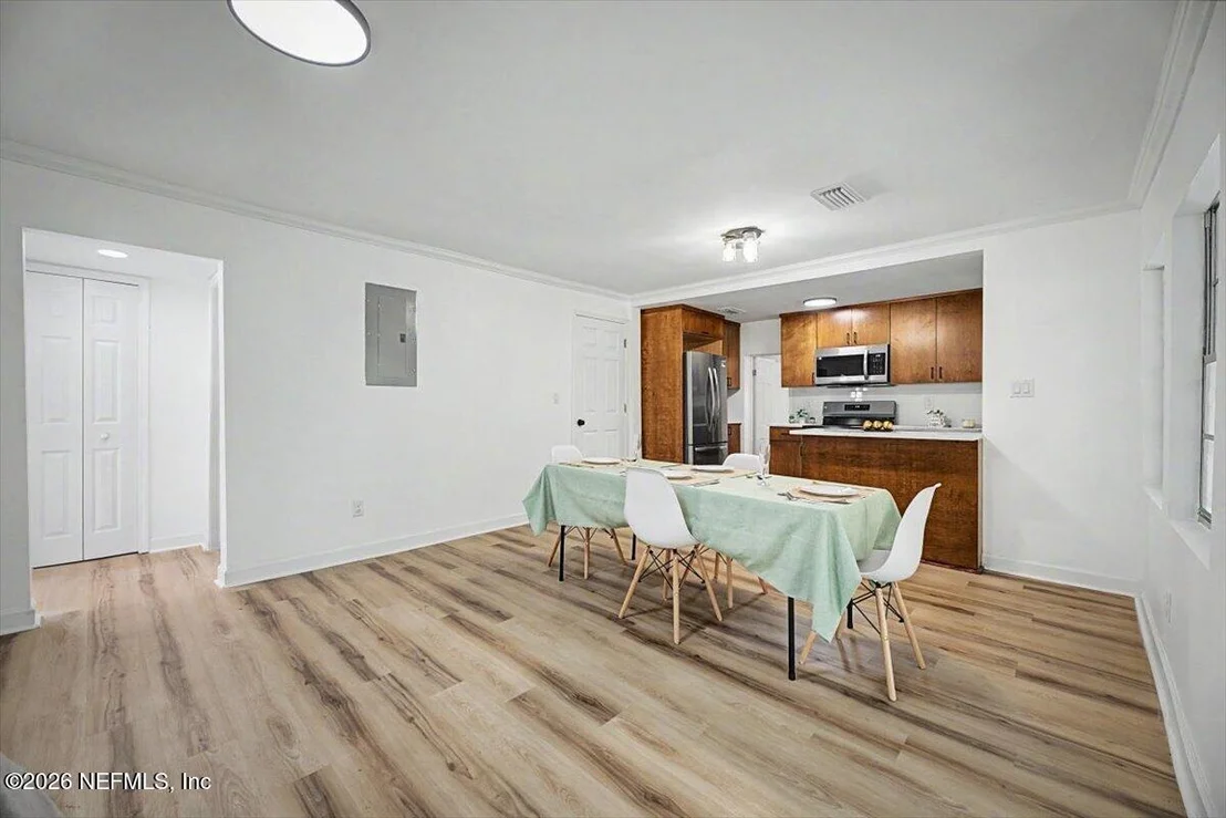 Photo of 2520 LARSEN Road