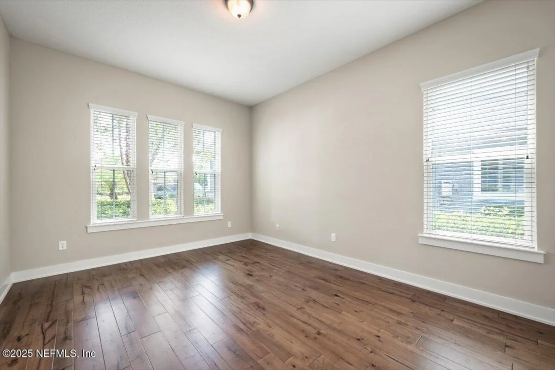 Photo of 305 SEAHILL Drive