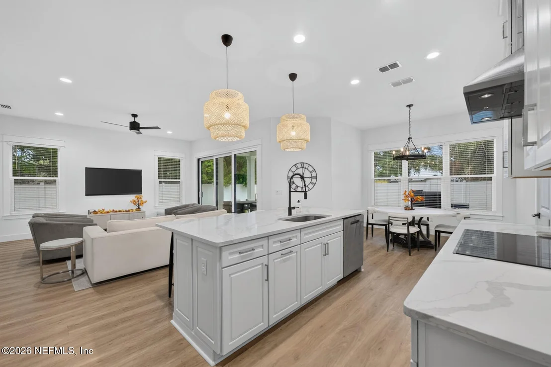 Photo of 904 BARBARA Lane