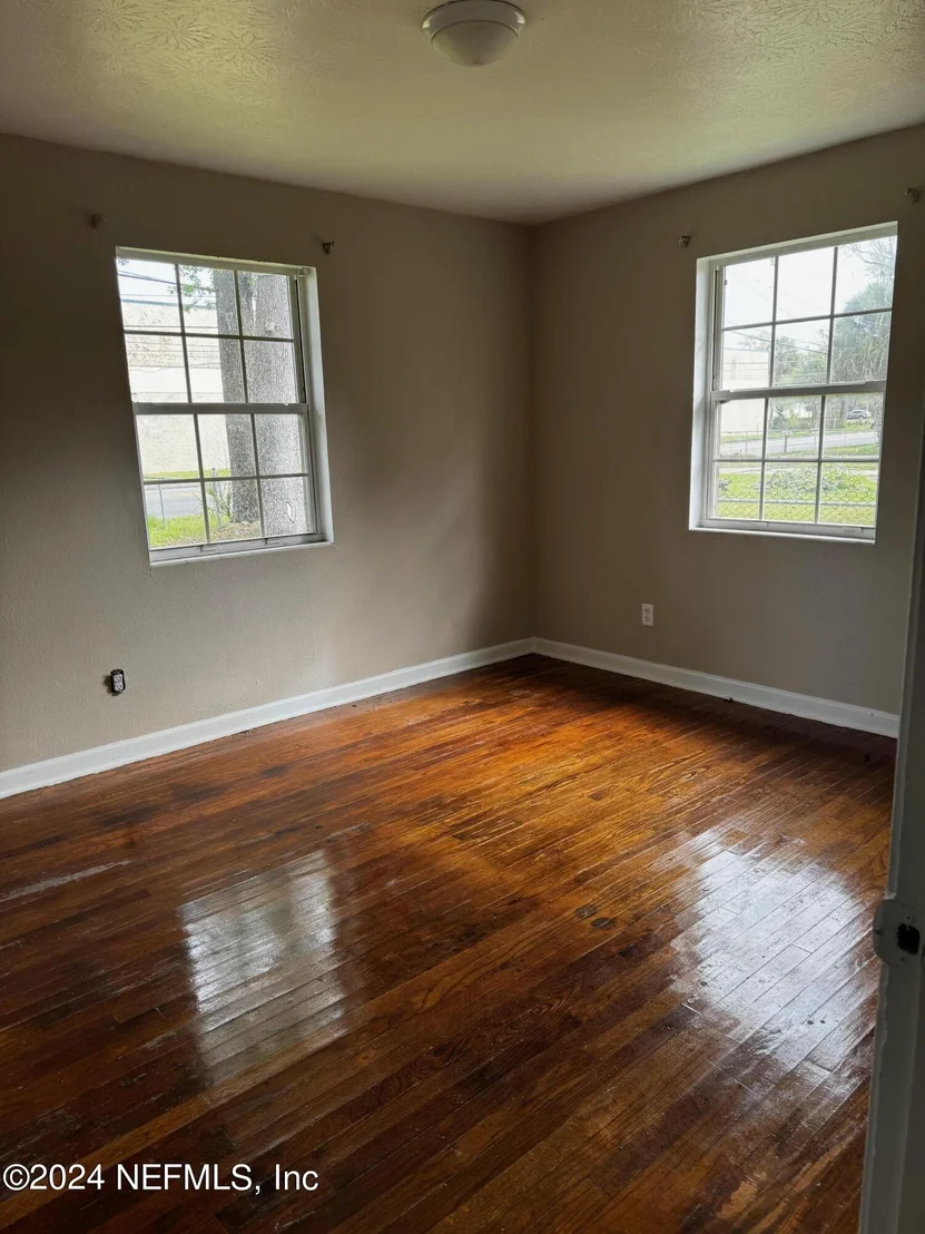 Photo of 5518 COMMONWEALTH Avenue