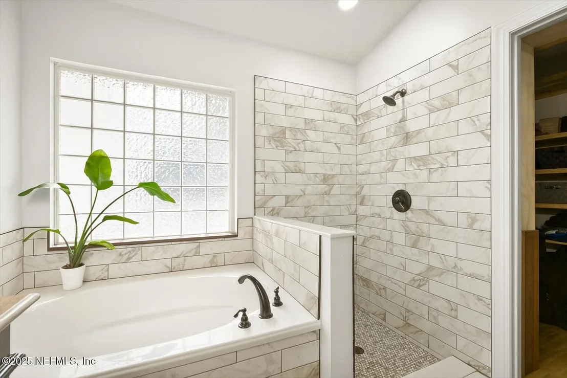 Photo of 389 W TROPICAL Trace