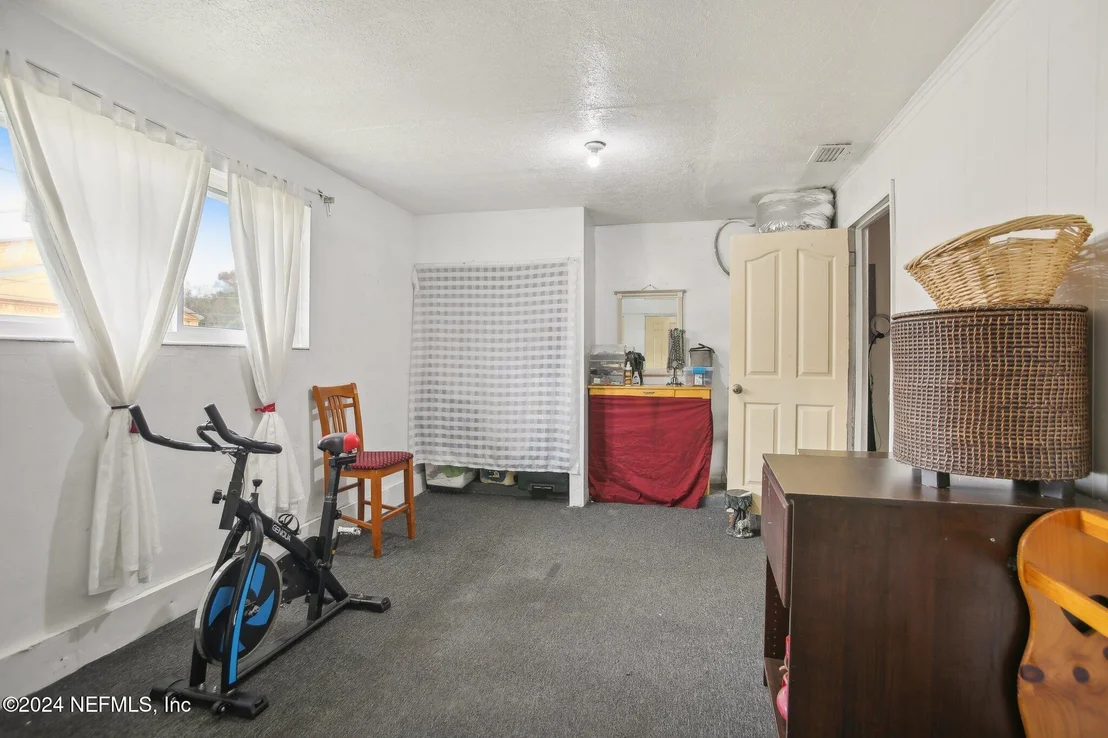 Photo of 5816 MONCRIEF Road
