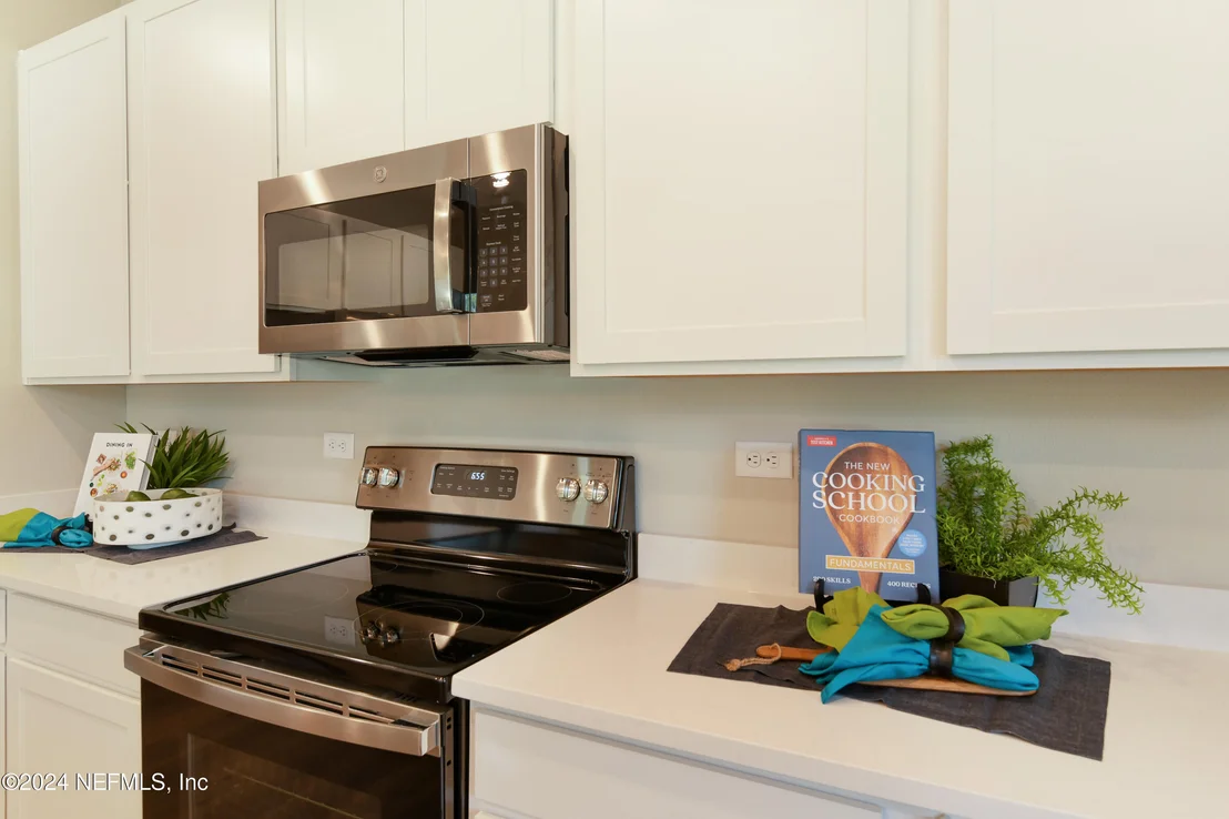 Photo of 5604 TOMAHAWK LAKE Drive