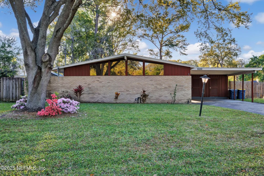 Photo of 1005 LAS ROBIDA Drive