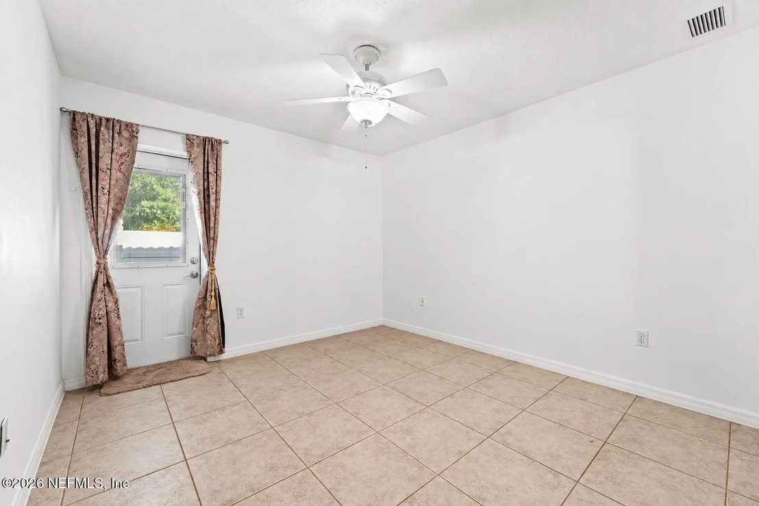 Photo of 8 FIELDSTONE Lane