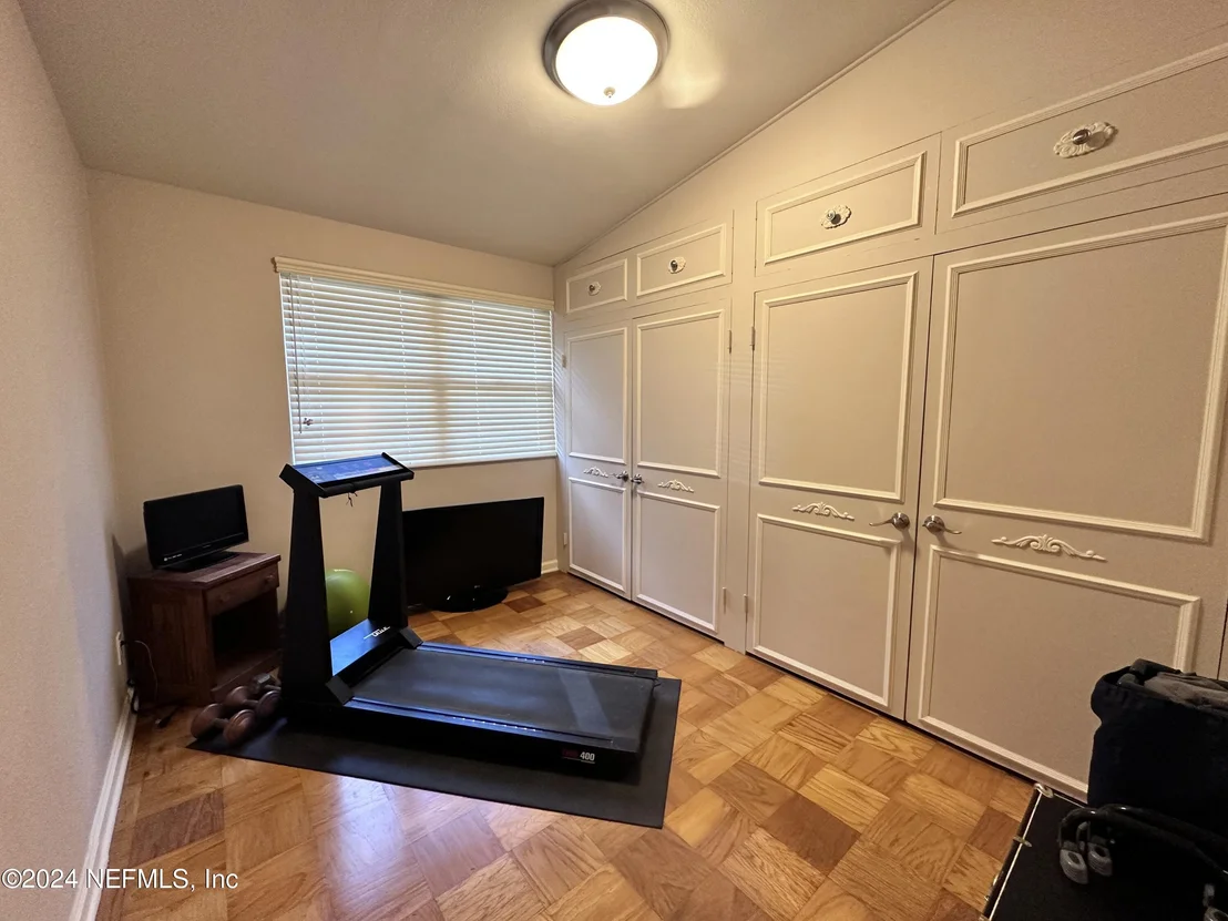 Photo of 1283 HARBOR OAKS Road