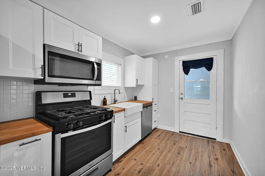 Photo of 430 CENTER Street