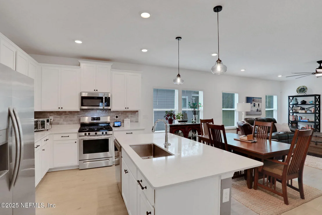 Photo of 75610 PONDSIDE Lane