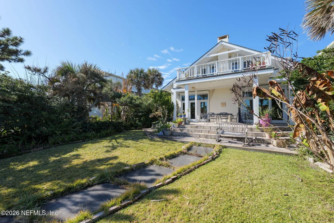 Photo of 211 BEACH Avenue