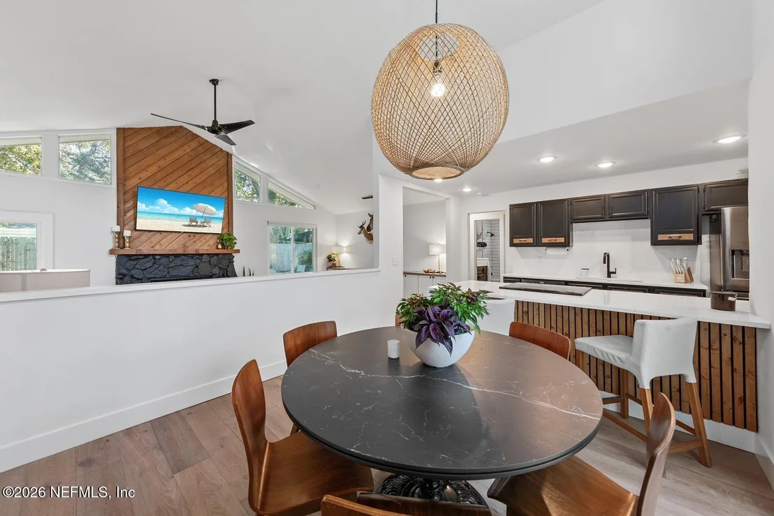 Photo of 1105 KINGS Road