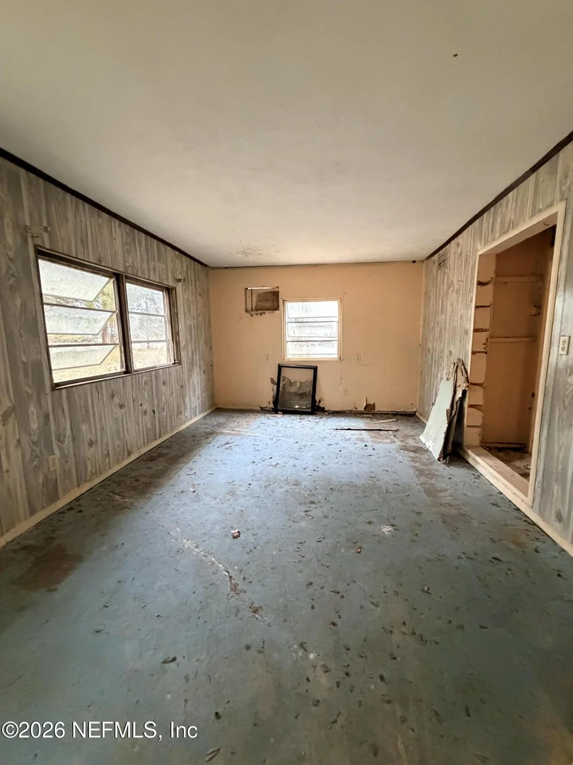 Photo of 435 W RIVER Road