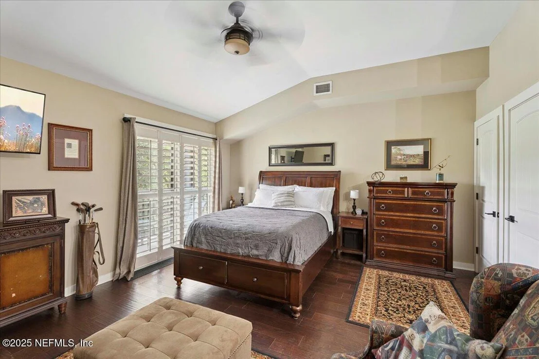 Photo of Unit 302 at 955 REGISTRY Boulevard