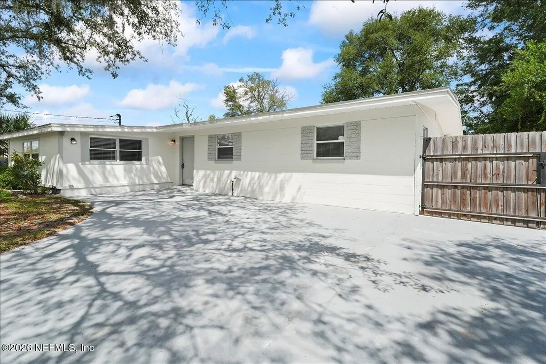 Photo of 215 EDSON Drive