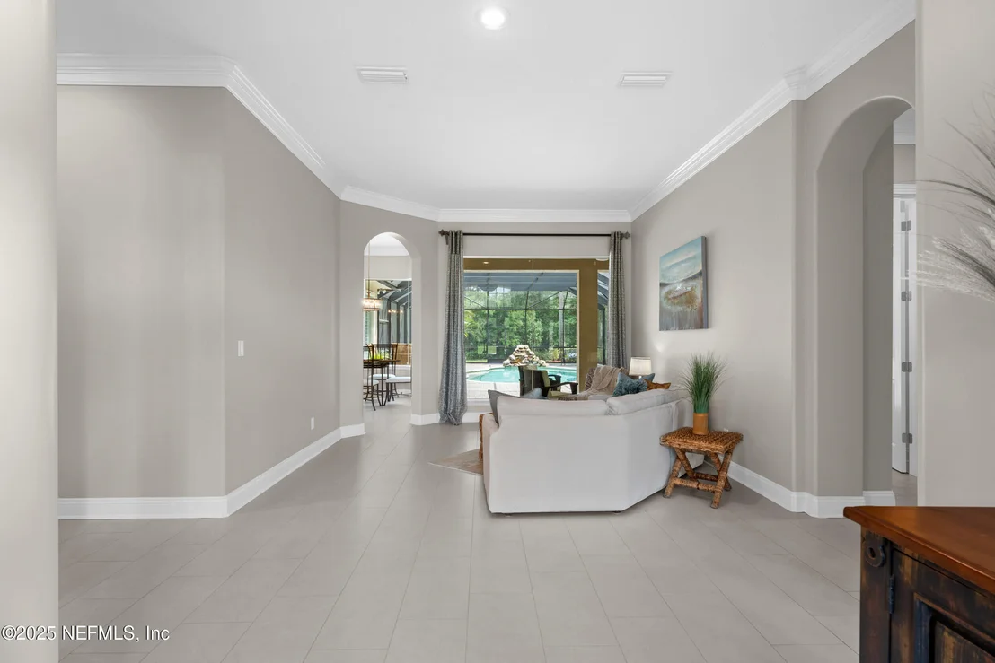 Photo of 389 SUMMERSET Drive