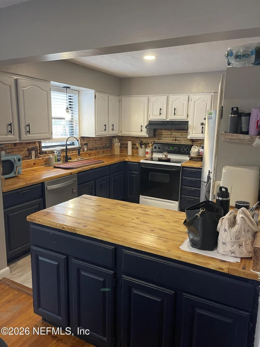 Photo of 2112 DEAN Road