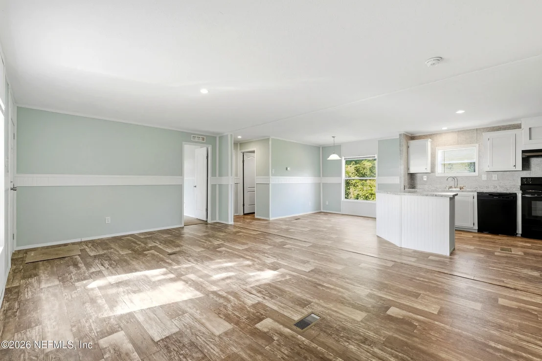 Photo of 187 LAKEVIEW Drive
