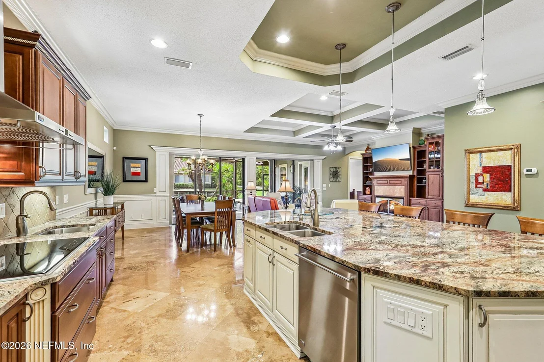 Photo of 4002 LA VISTA Circle