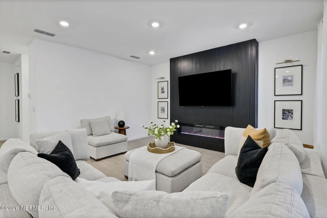 Photo of 56 DISSTON Cove