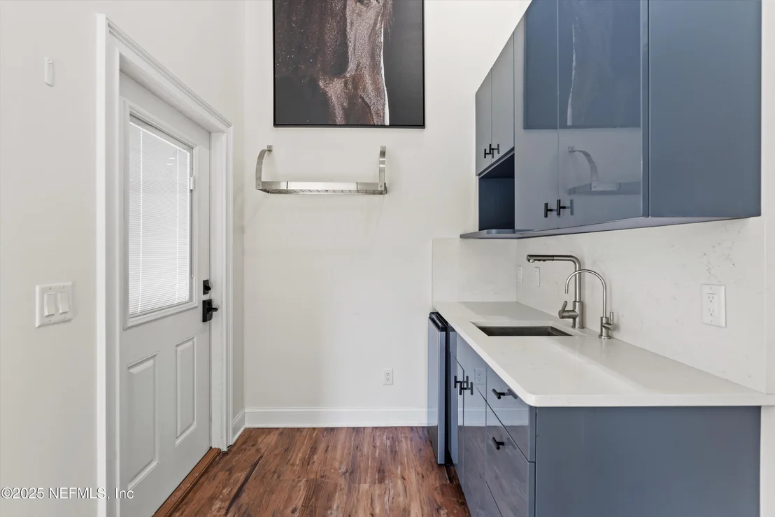 Photo of 2525 LAUREL Road