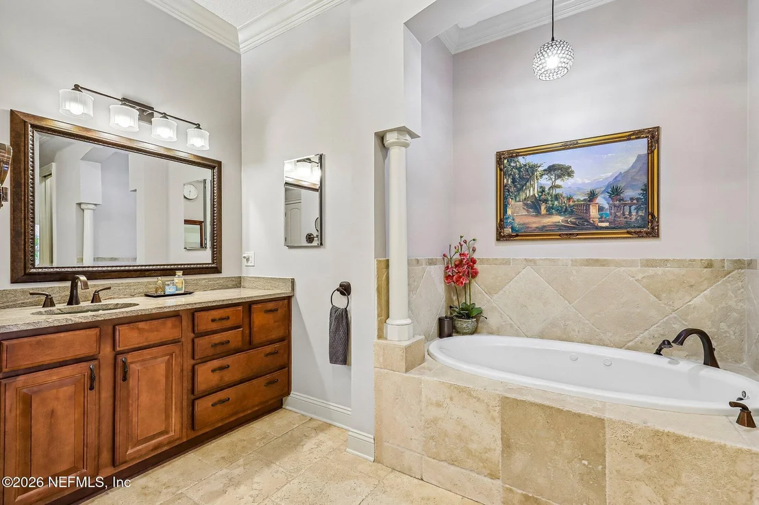 Photo of 4002 LA VISTA Circle