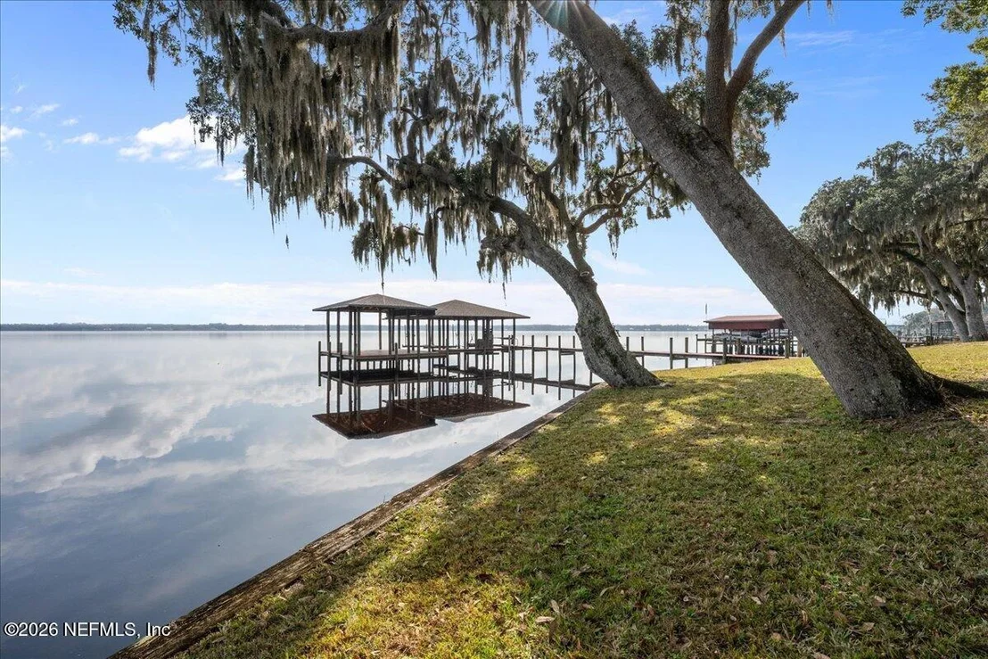 Photo of 533 W RIVER Road