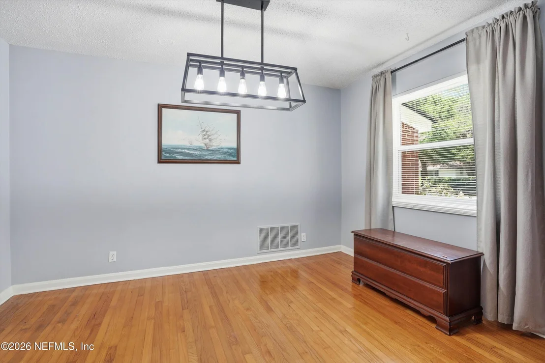 Photo of 1426 GLENGARRY Road