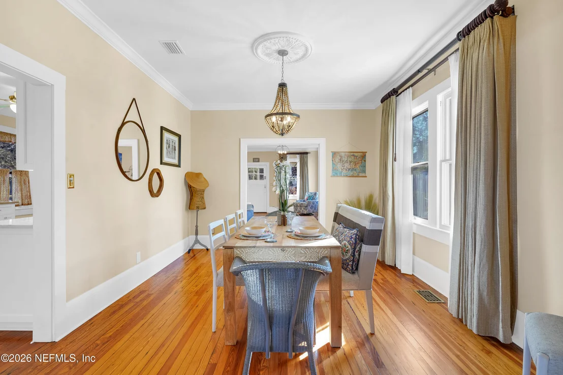 Photo of 28 E PARK Avenue