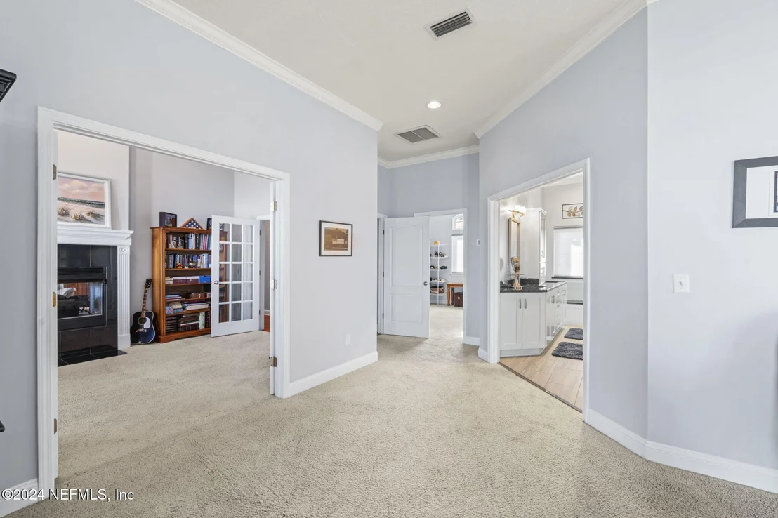 Photo of 487 CREIGHTON Road
