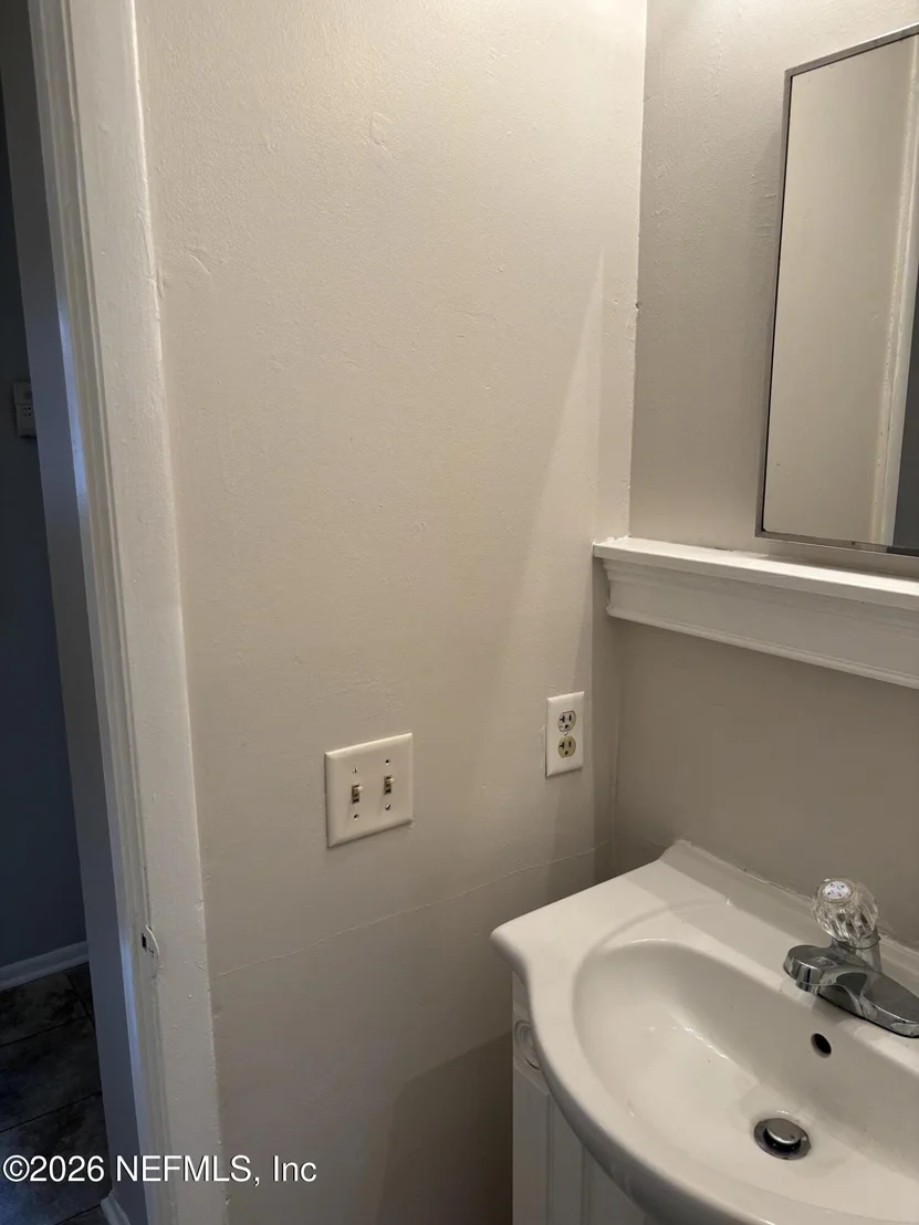 Photo of 2502 ROBERT Street
