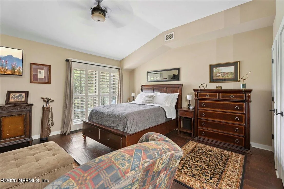 Photo of Unit 302 at 955 REGISTRY Boulevard