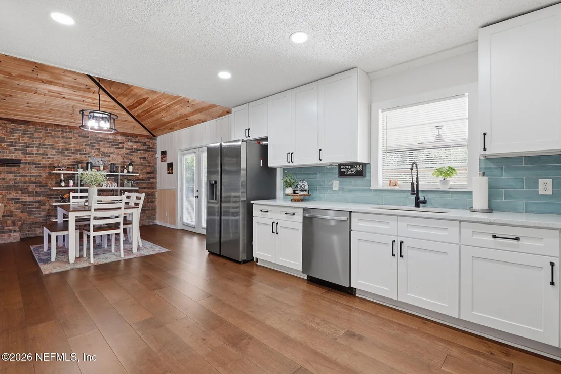Photo of 5684 MAVERICK Road