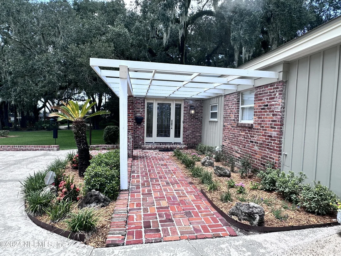 Photo of 1283 HARBOR OAKS Road
