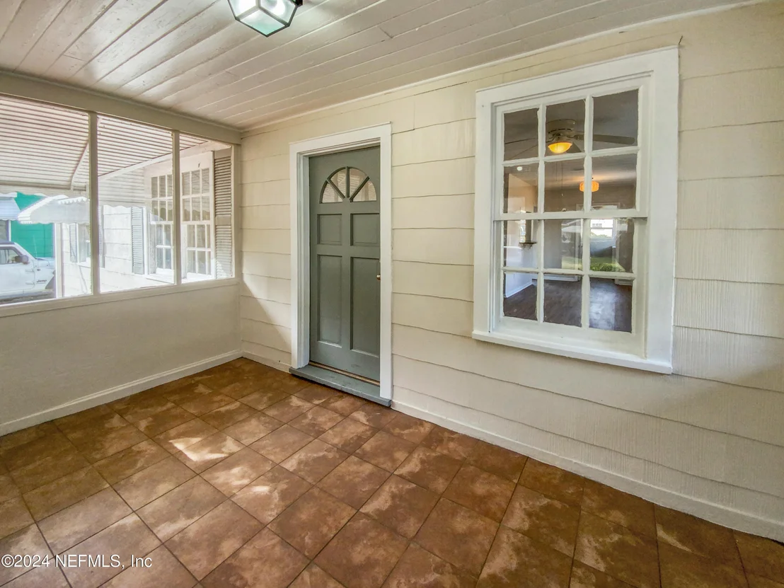 Photo of 2959 COLLIER Avenue