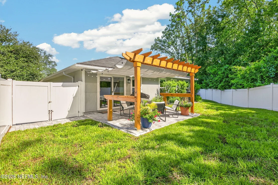 Photo of 6983 LORIS Lane