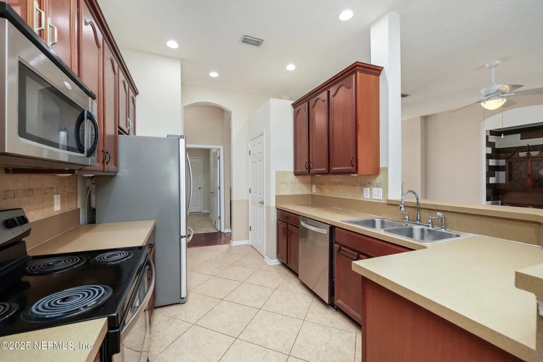 Photo of 408 LAKE MONROE Place