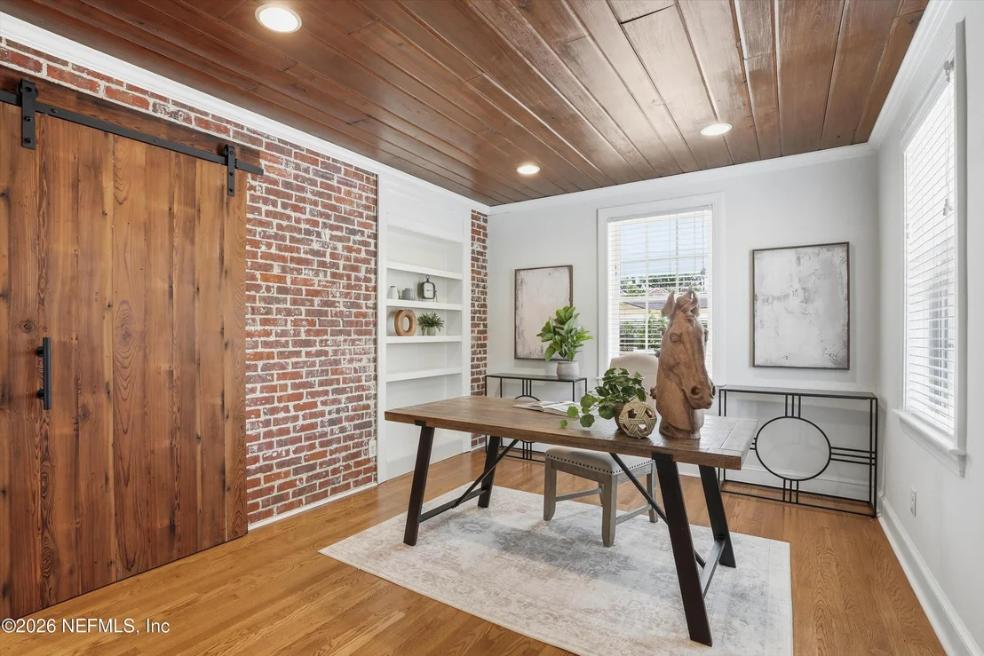 Photo of 1052 HOLLY Lane