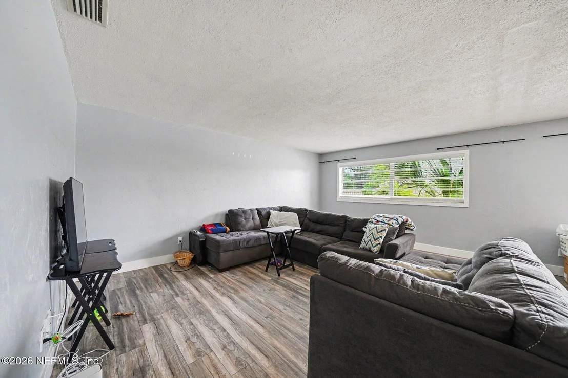 Photo of 1180 BALFOUR Drive