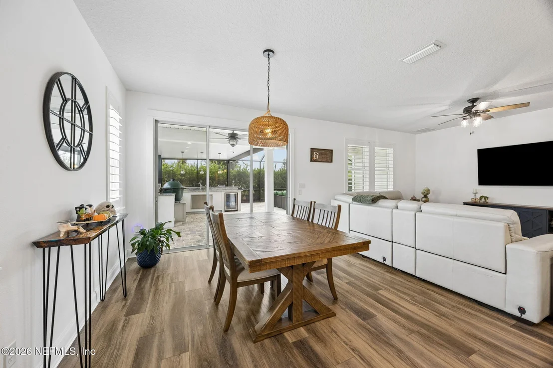 Photo of 141 LINSBURY Court