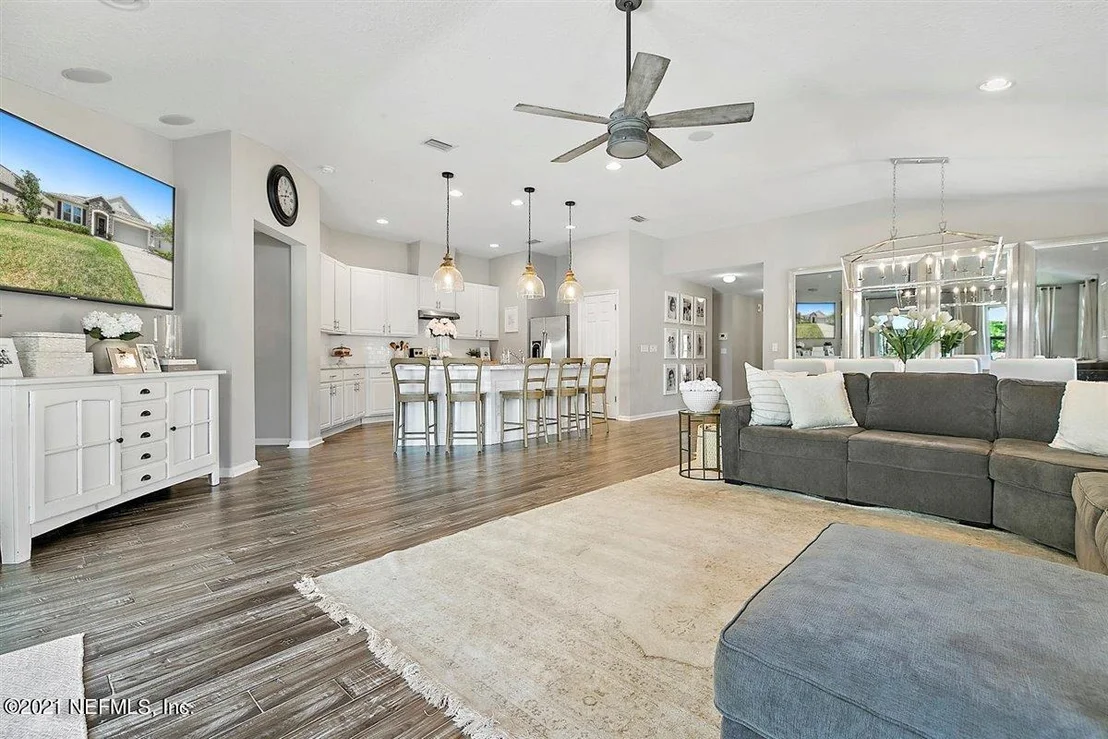 Photo of 450 E TEAGUE BAY Drive