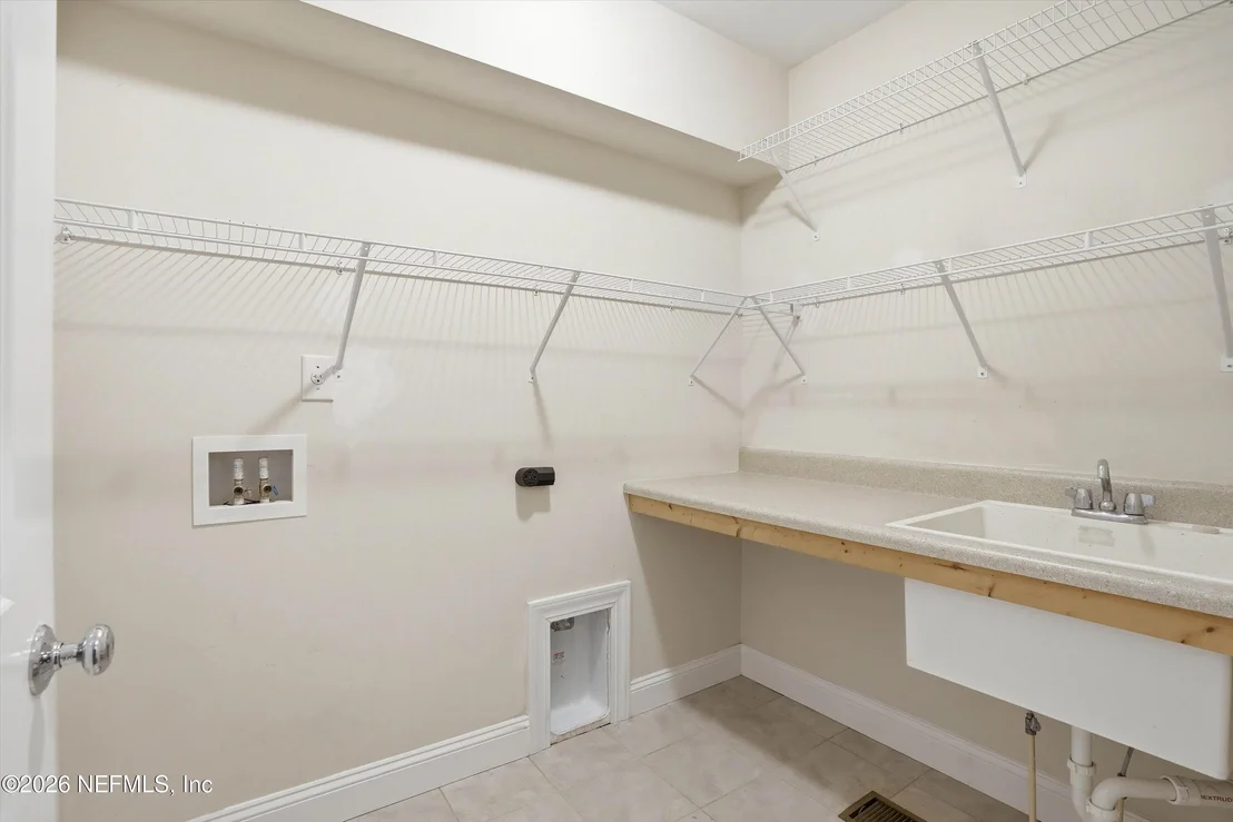 Photo of 1052 HOLLY Lane