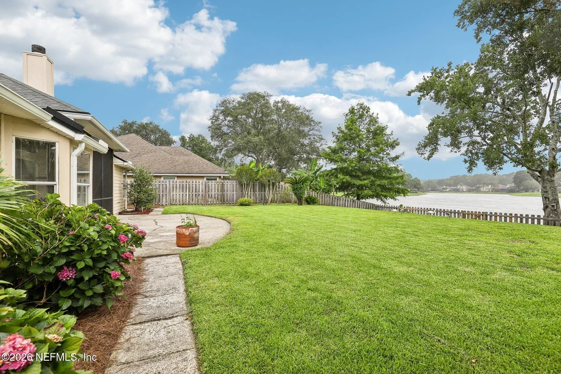Photo of 372 MAPLEWOOD Drive