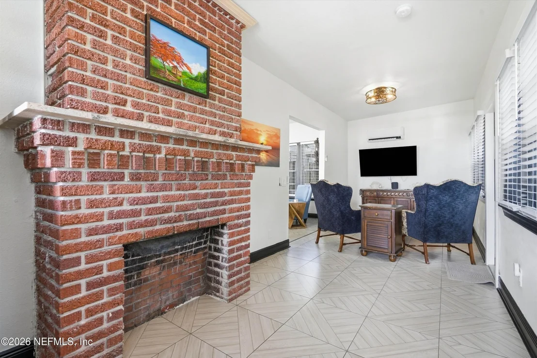 Photo of 1434 RIVER Road