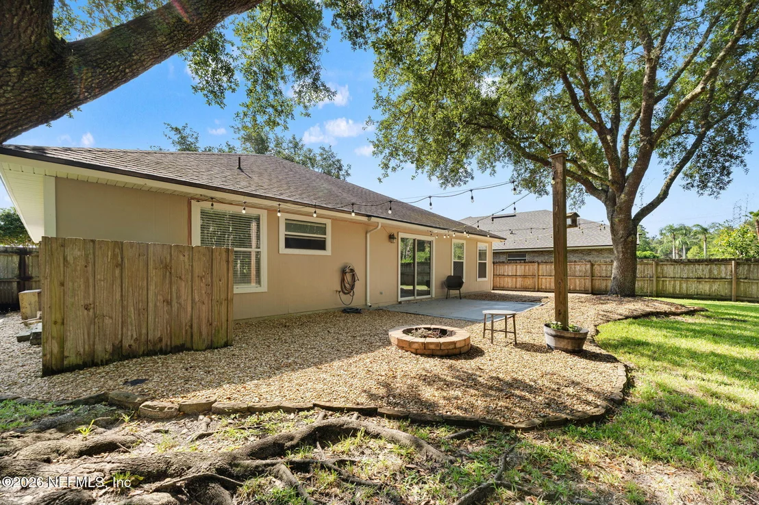 Photo of 2500 CEDAR TRACE Drive W