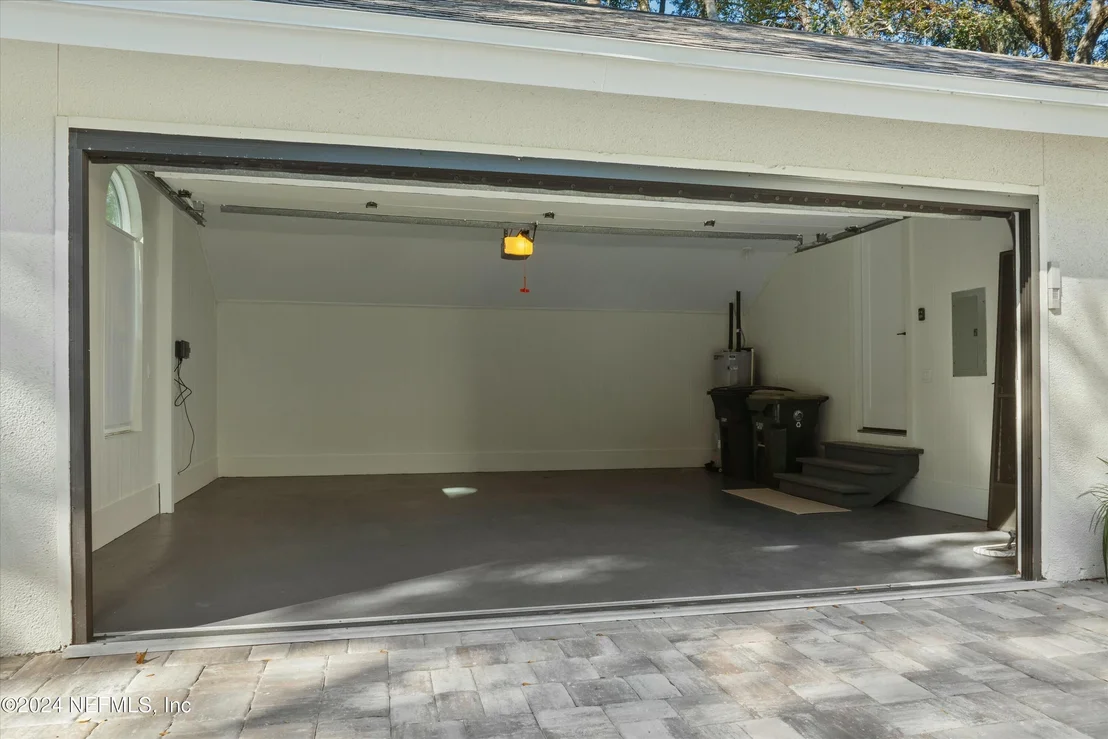 Photo of 1895 LIVE OAK Lane