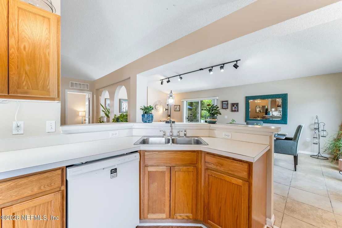 Photo of 2274 PEERLESS Lane W