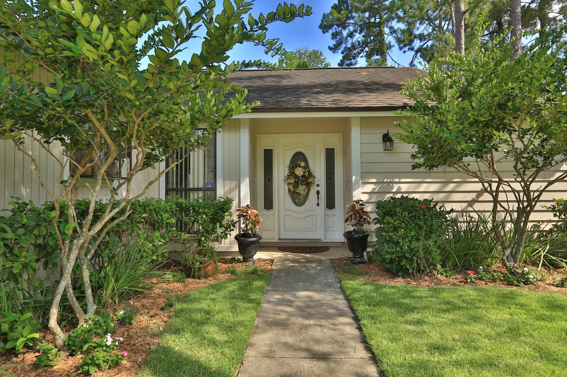Photo of 4340 QUEENSWAY Drive