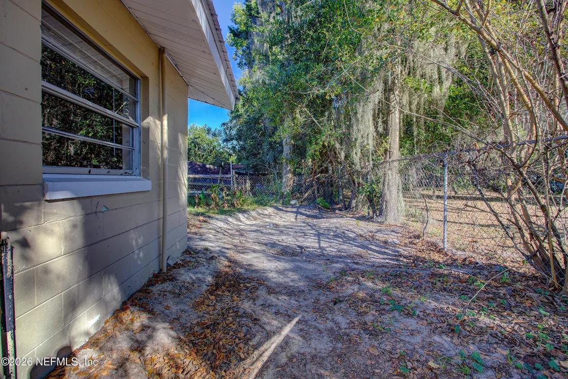 Photo of 5831 CARTER Lane